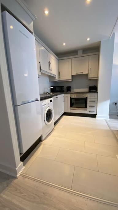 Stunning Modern 2Bed Apt Near Dublin City& Airport Eksteriør bilde